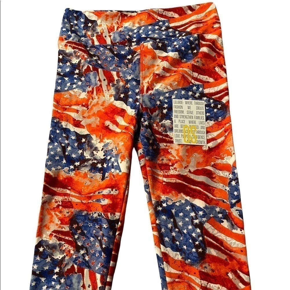 NEW LuLaRoe Patriotic Leggings!   FIT SMALL. Waving flags Leggings!